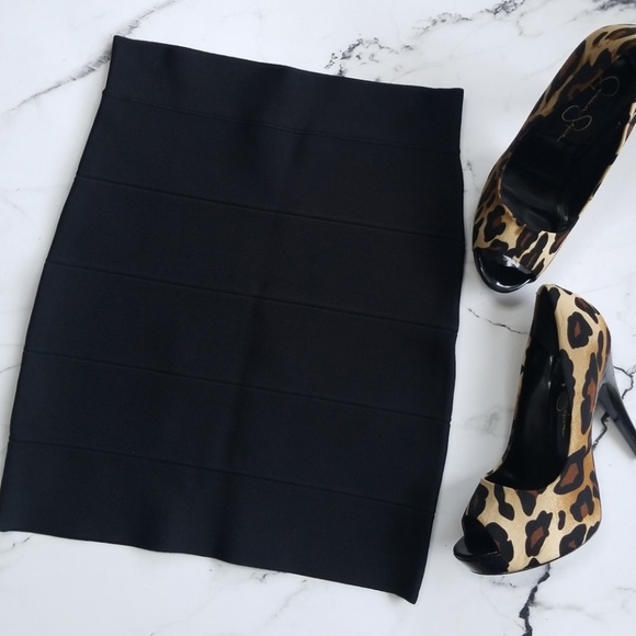 🔴5/$30! BCBGMaxAzria Simone Textured Skirt - Picture 4 of 7